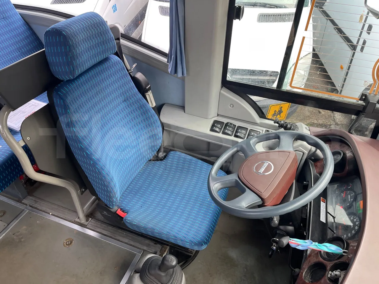 Isuzu Turquoise Q-Bus31 - EUR6 - driver's seat photo