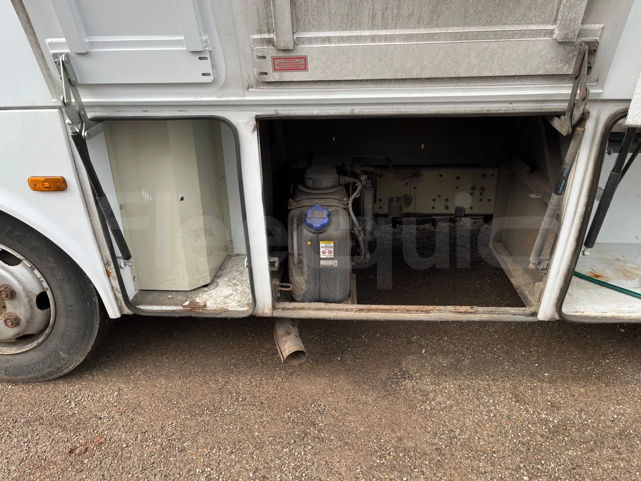 Isuzu Turquoise Q-Bus31 - EUR6 - external compartments photo