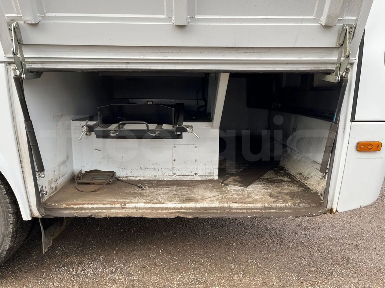Isuzu Turquoise Q-Bus31 - EUR6 - luggage rack photo