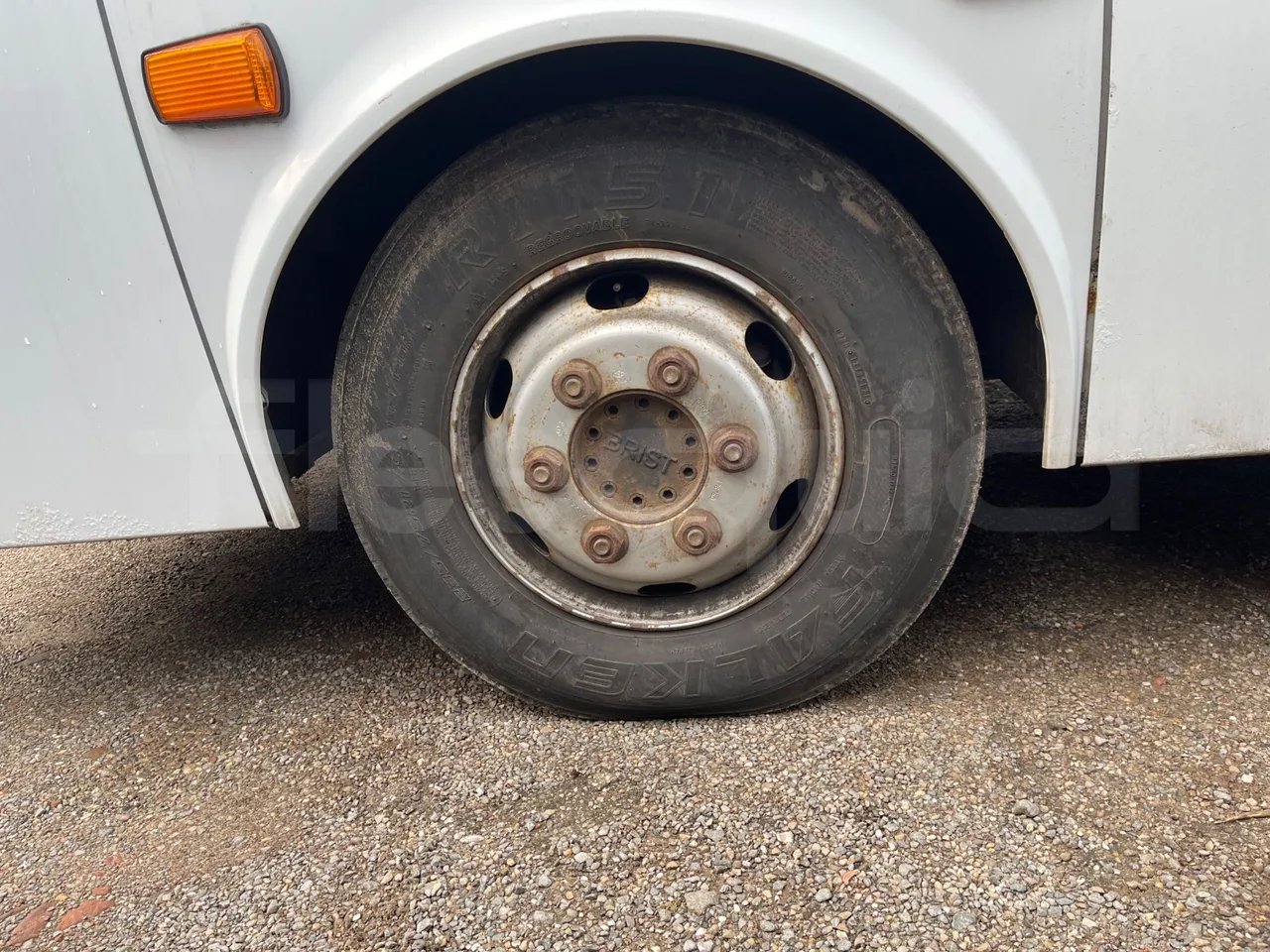 Isuzu Turquoise Q-Bus31 - EUR6 - tread condition front tires left