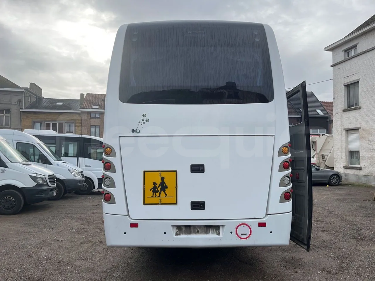Isuzu Turquoise Q-Bus31 - EUR6 - rear hatch closed