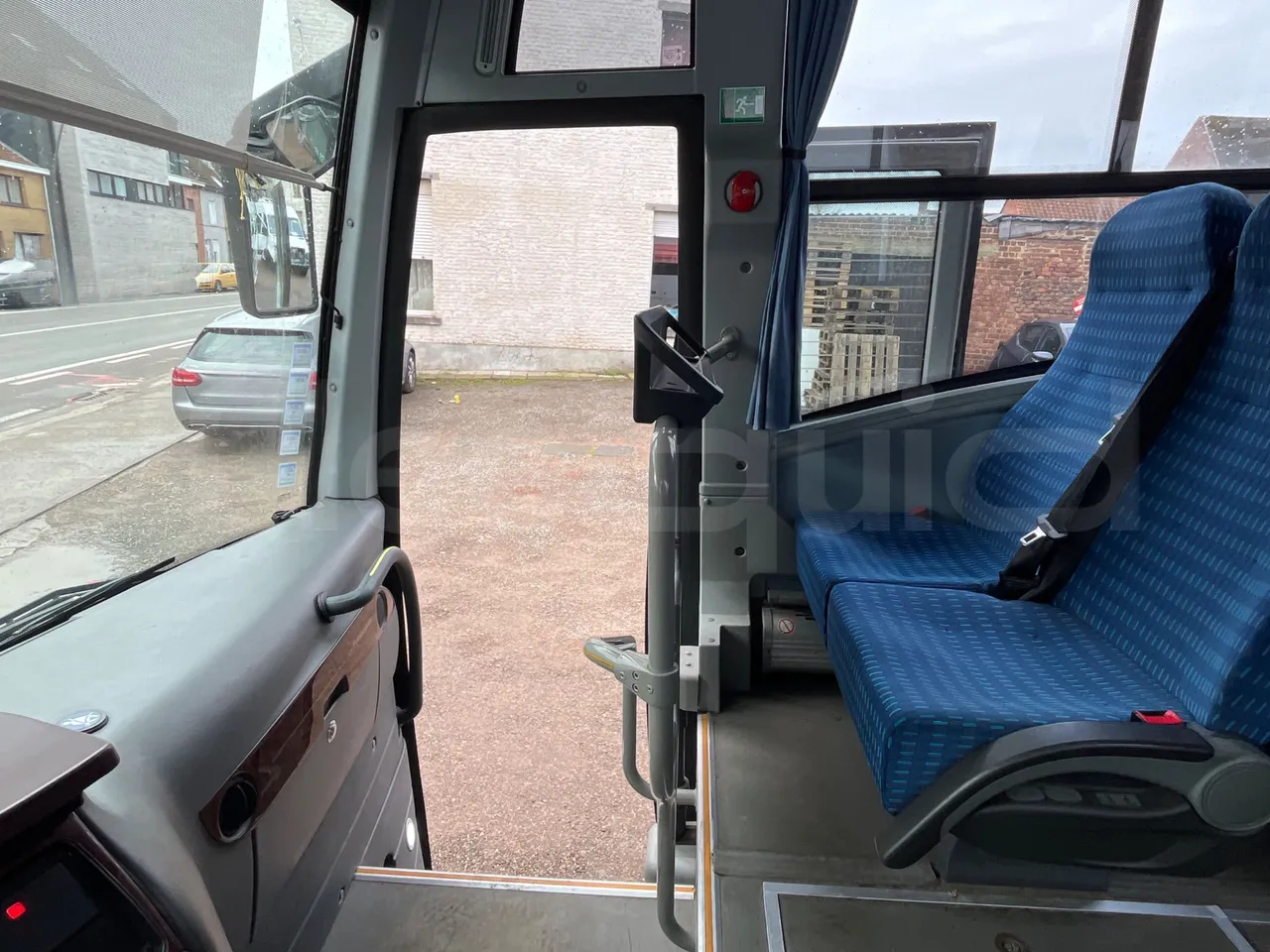 Isuzu Turquoise Q-Bus31 - EUR6 - hostess seat photo