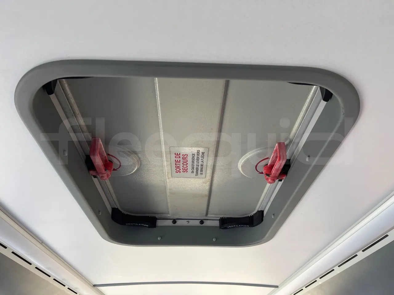 Isuzu Turquoise Q-Bus31 - EUR6 - turntable internal (18m)