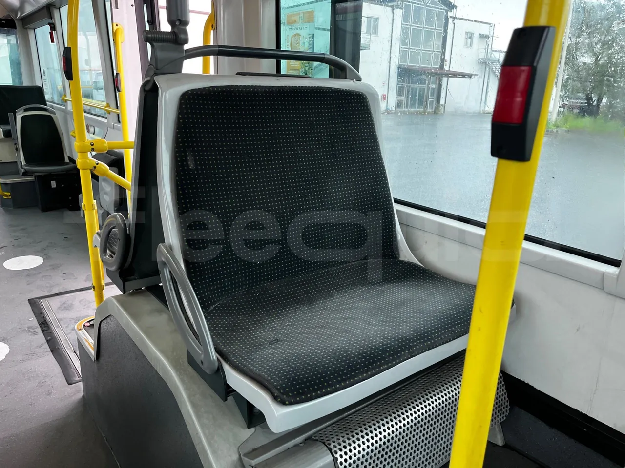 Heuliez GX127 GX 127 - Euro 5 - 194 kW - 10.645 mt - disabled area photo