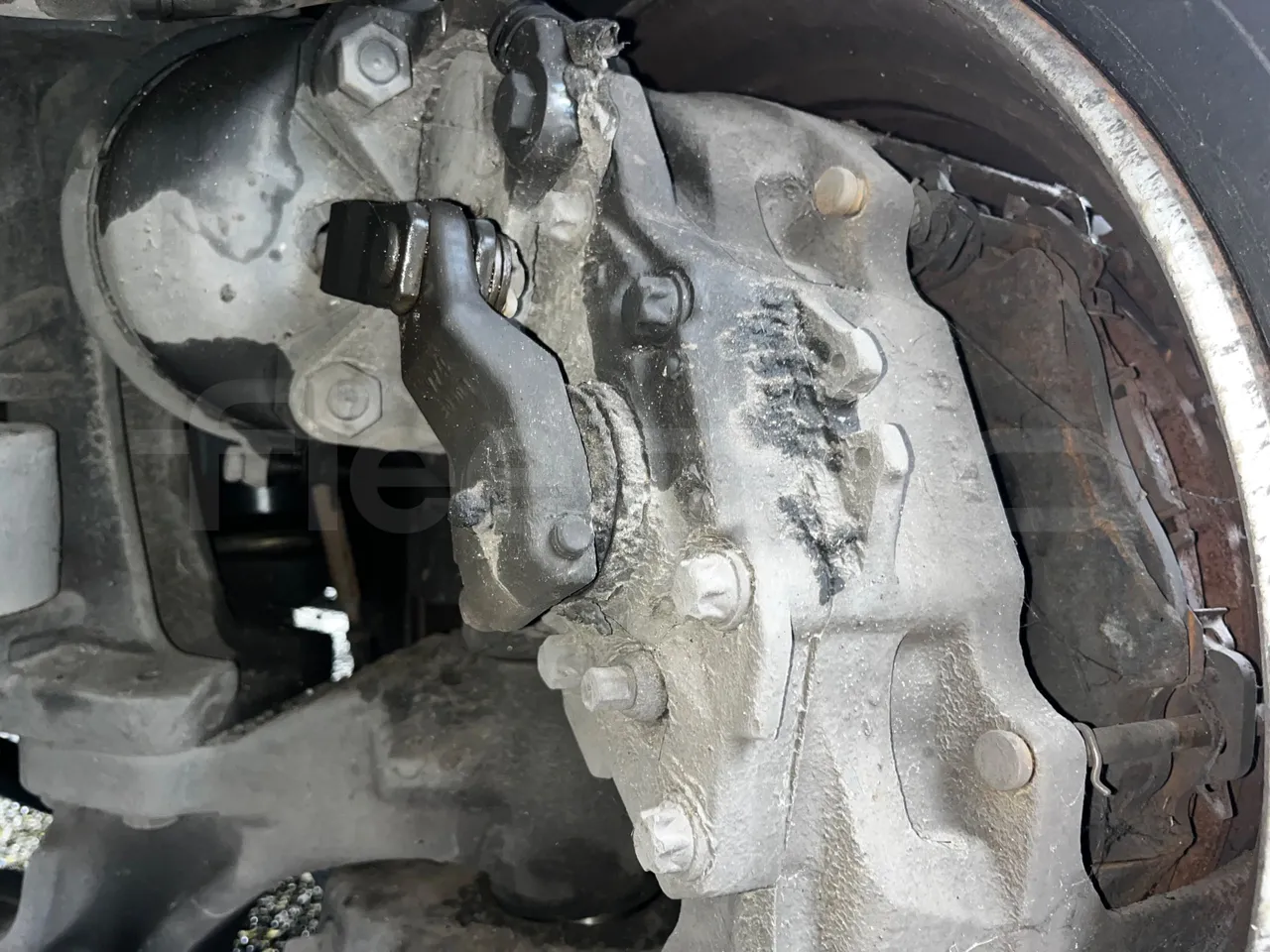 Heuliez GX127 GX 127 - Euro 5 - 194 kW - 10.645 mt - front brake calipers right