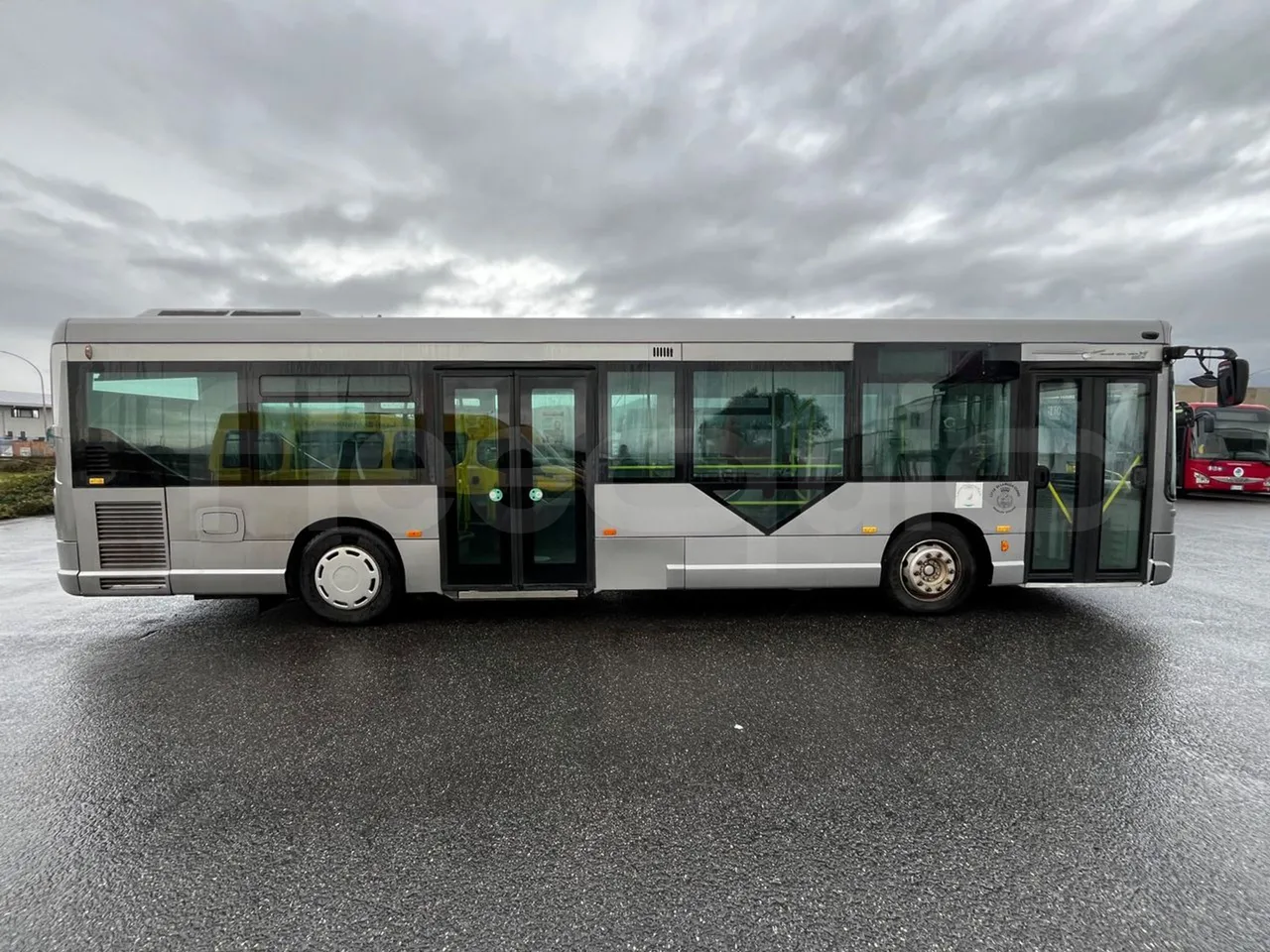 Heuliez GX127 GX 127 - Euro 5 - 194 kW - 10.645 mt - right side doors closed