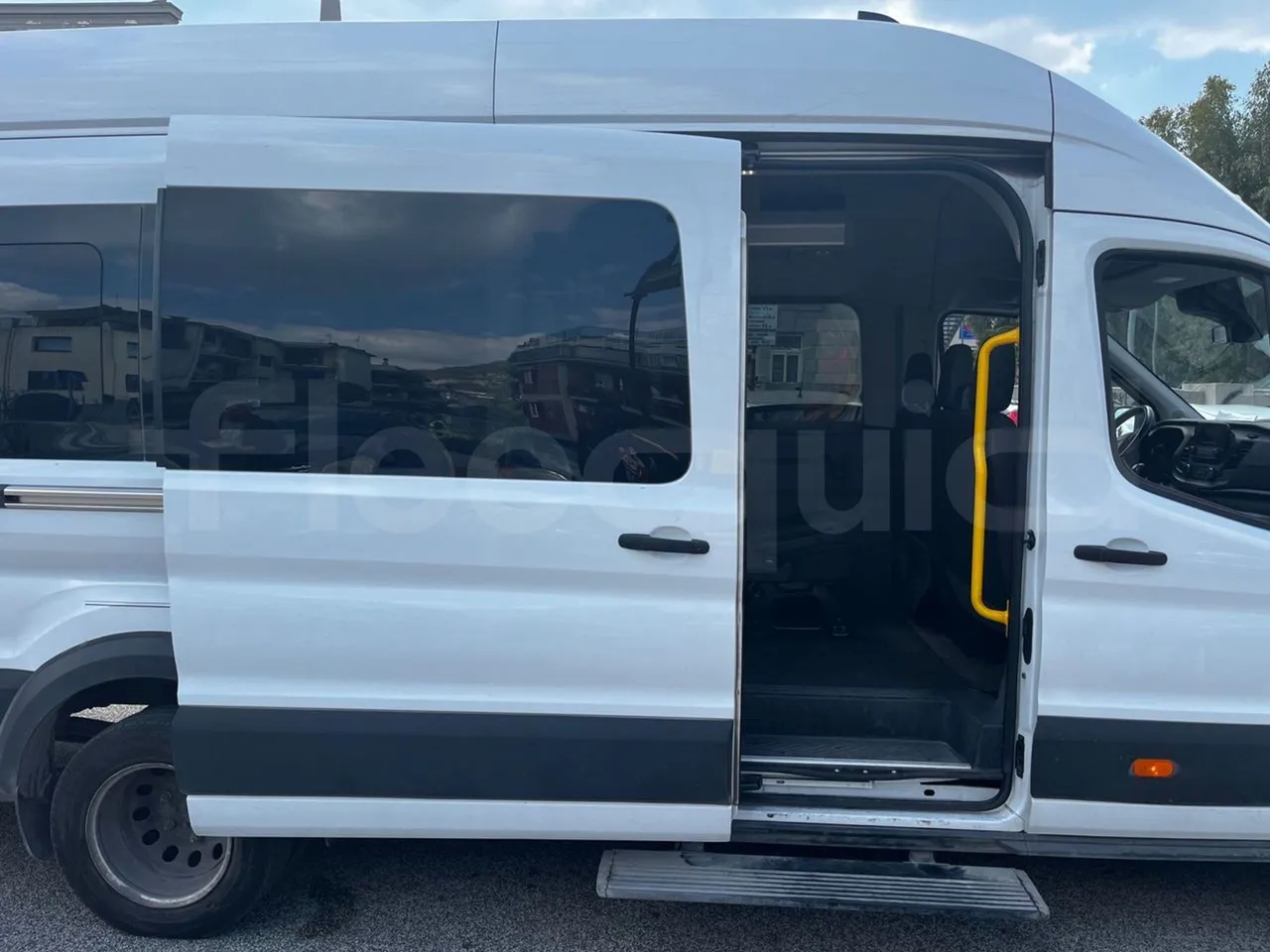 Ford Transit FBD - Euro 6 - 125 kW - 6.704 mt - front door 2 open