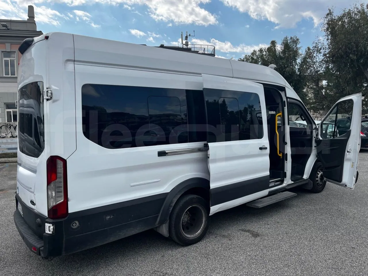Ford Transit FBD - Euro 6 - 125 kW - 6.704 mt - 3/4 right rear doors open