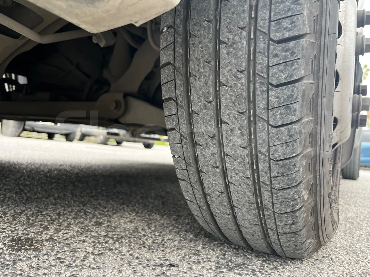 Ford Transit FBD - Euro 6 - 125 kW - 6.704 mt - tread condition front tires right