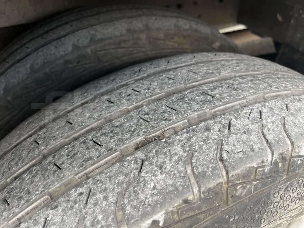 Ford Transit FBD - Euro 6 - 125 kW - 6.704 mt - tread condition second axle tires right