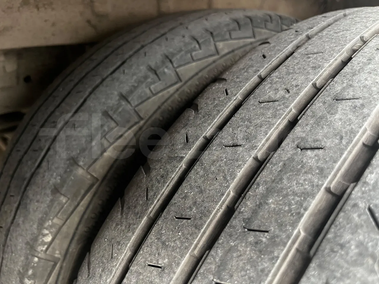 Ford Transit FBD - Euro 6 - 125 kW - 6.704 mt - tread condition third axle tires left