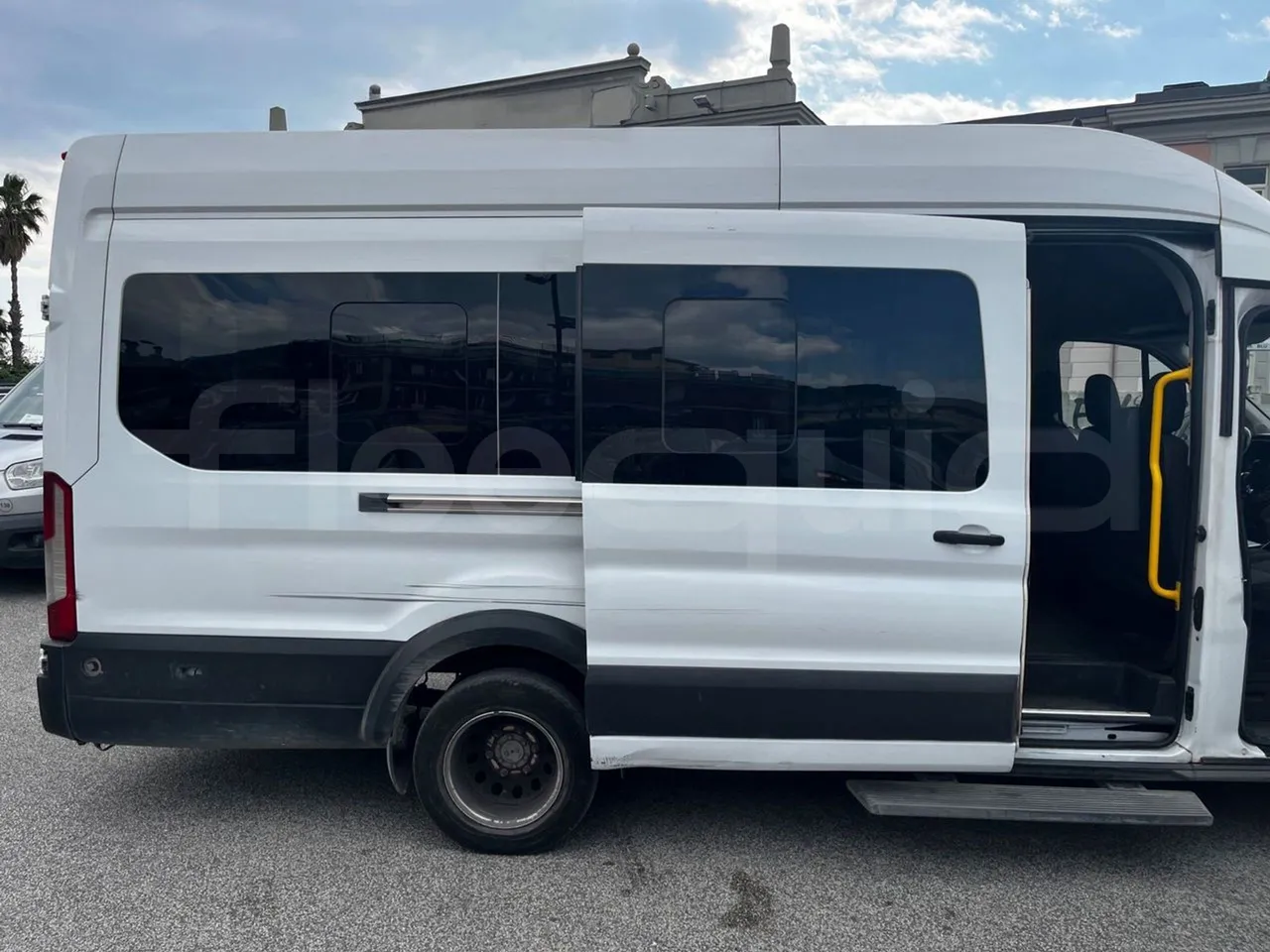 Ford Transit FBD - Euro 6 - 125 kW - 6.704 mt - right side doors open