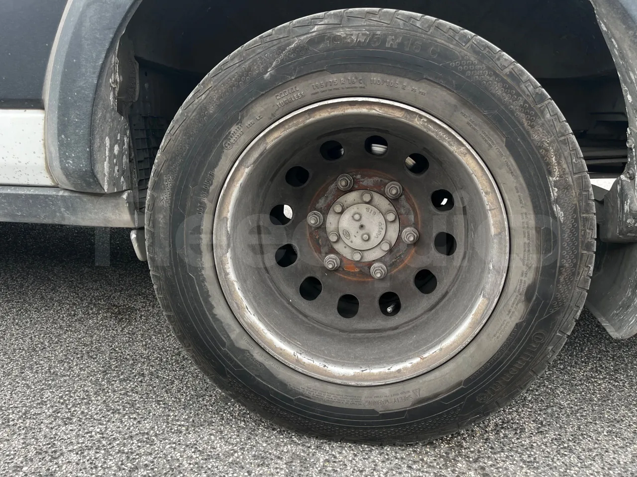 Ford Transit FBD - Euro 6 - 125 kW - 6.704 mt - rear left tire photo