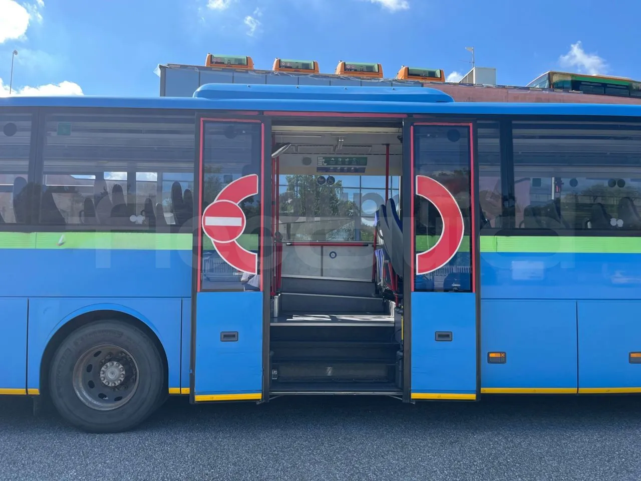 Mercedes-Benz Integro E5 4 - EUR5 - 220kW - 12.14m - front door 3 open (mandatory for bus to scrap)