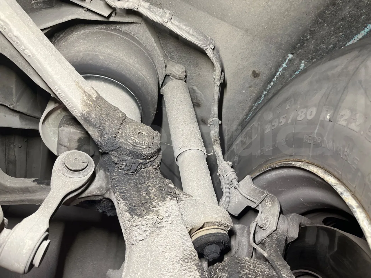 Mercedes-Benz Integro E5 4 - EUR5 - 220kW - 12.14m - front shock absorbers right
