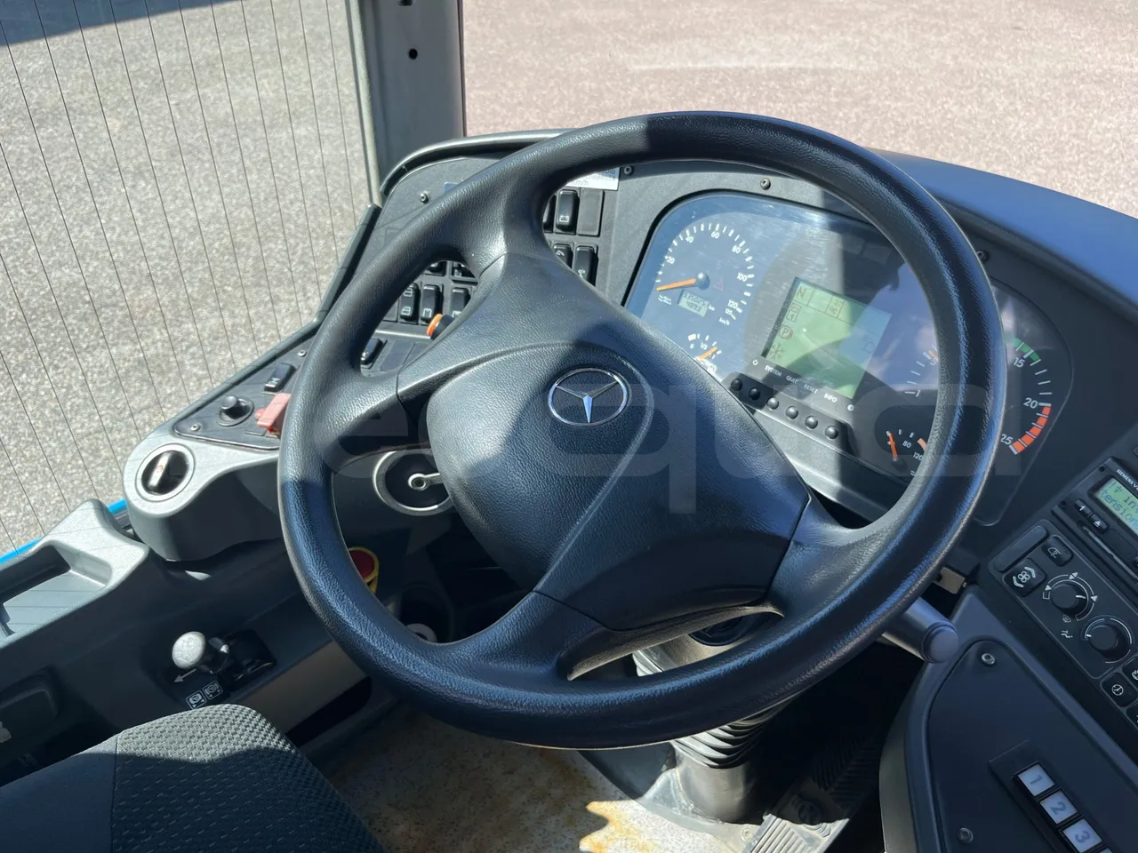 Mercedes-Benz Integro E5 4 - EUR5 - 220kW - 12.14m - steering wheel photo
