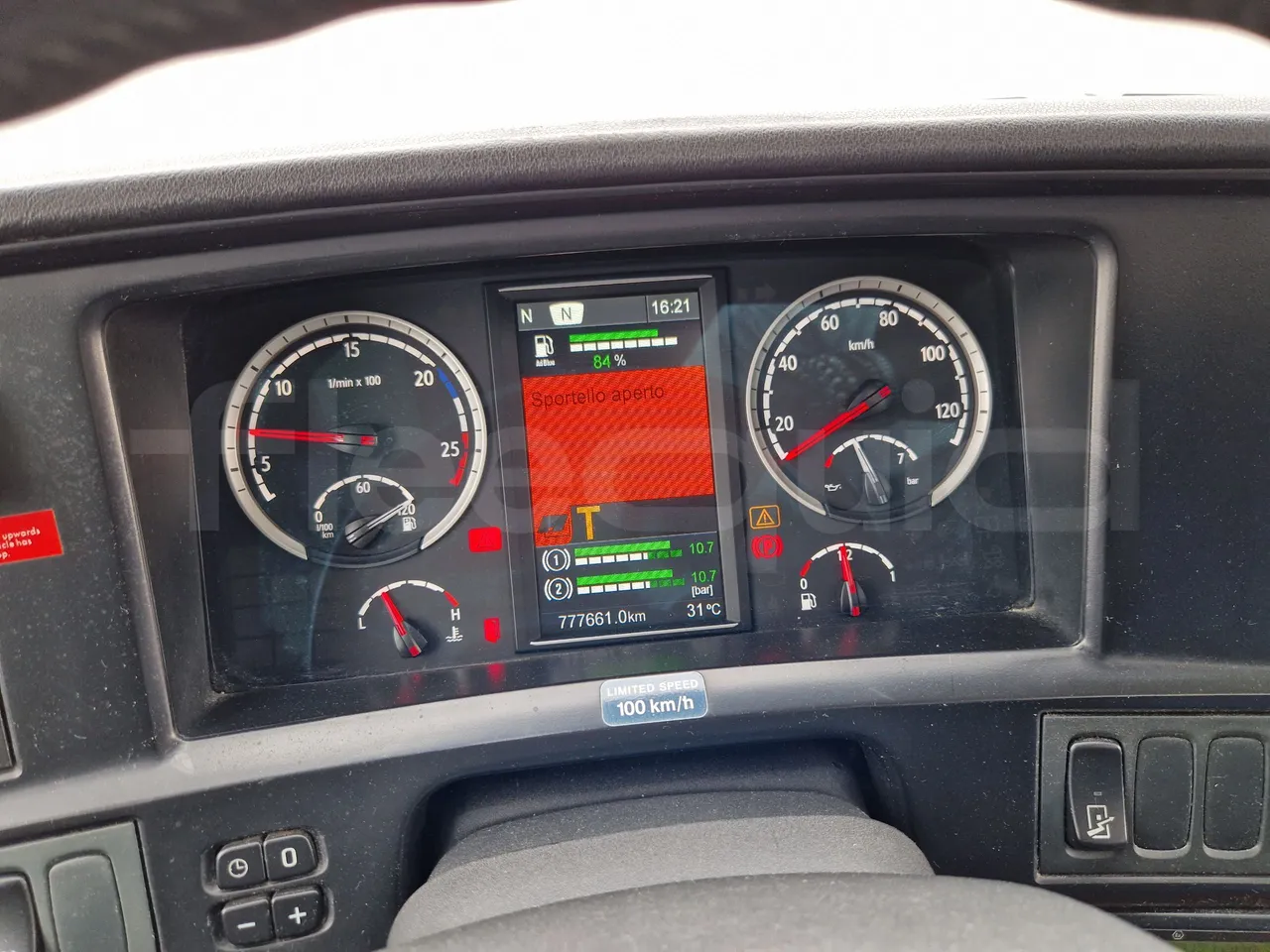 Scania Touring HD Touring HD/ Euro 6 - 302 Kw - 12,090 Mt - dashboard lights on