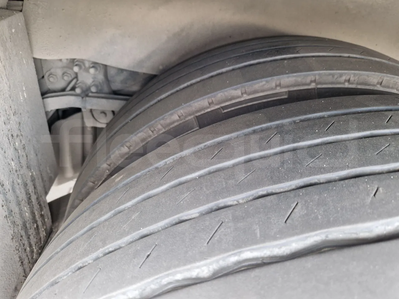 Scania Touring HD Touring HD/ Euro 6 - 302 Kw - 12,090 Mt - tread condition second axle tires left