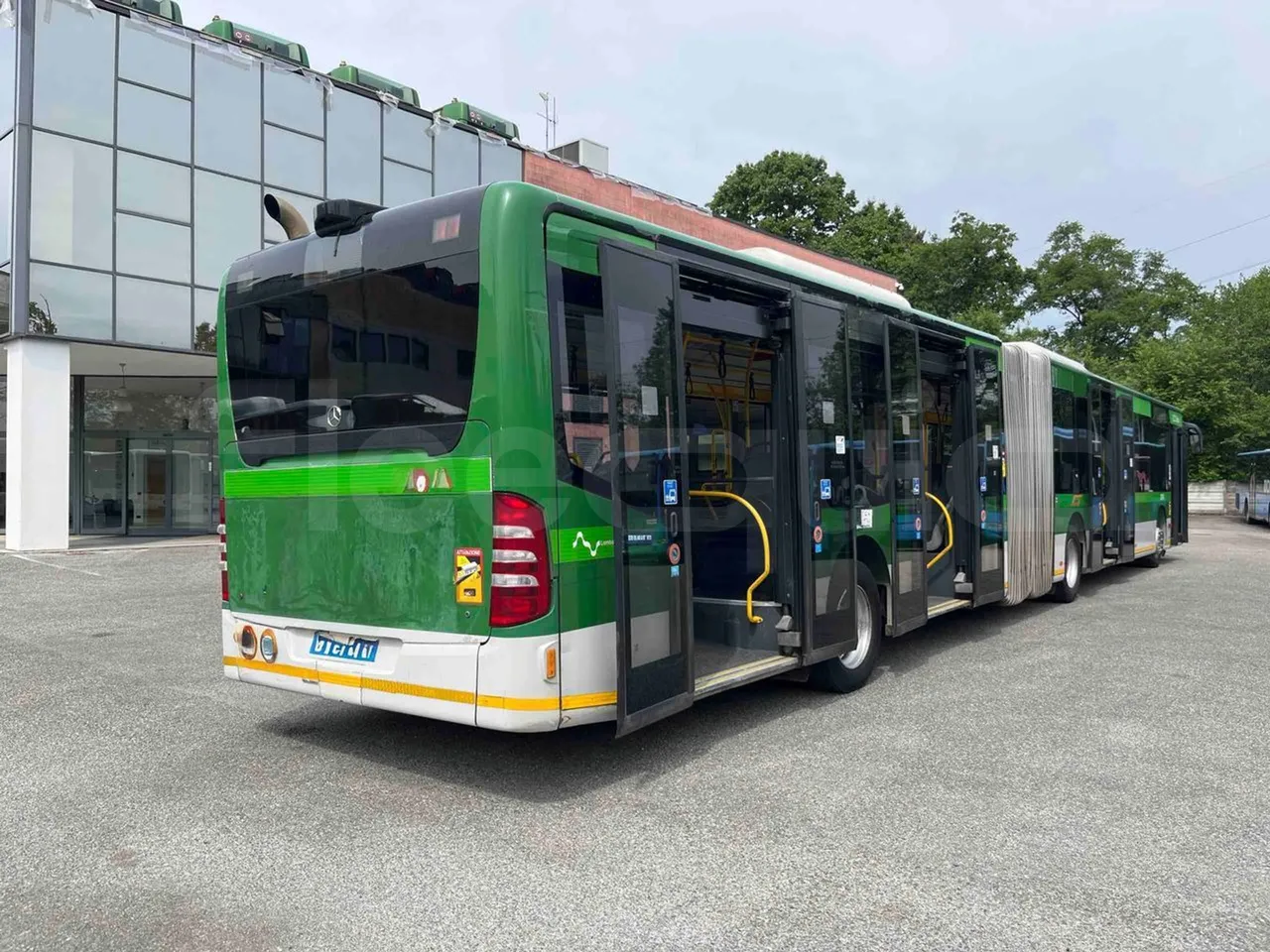 Mercedes-Benz Citaro G 0530 - Euro5 - 260kW - 17.940mt - 3/4 right rear doors open