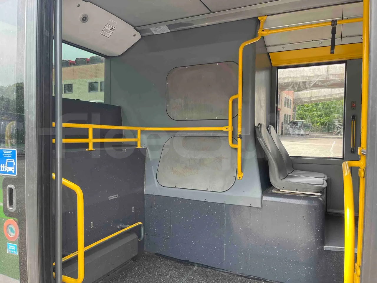 Mercedes-Benz Citaro G 0530 - Euro5 - 260kW - 17.940mt - floor hatches photo