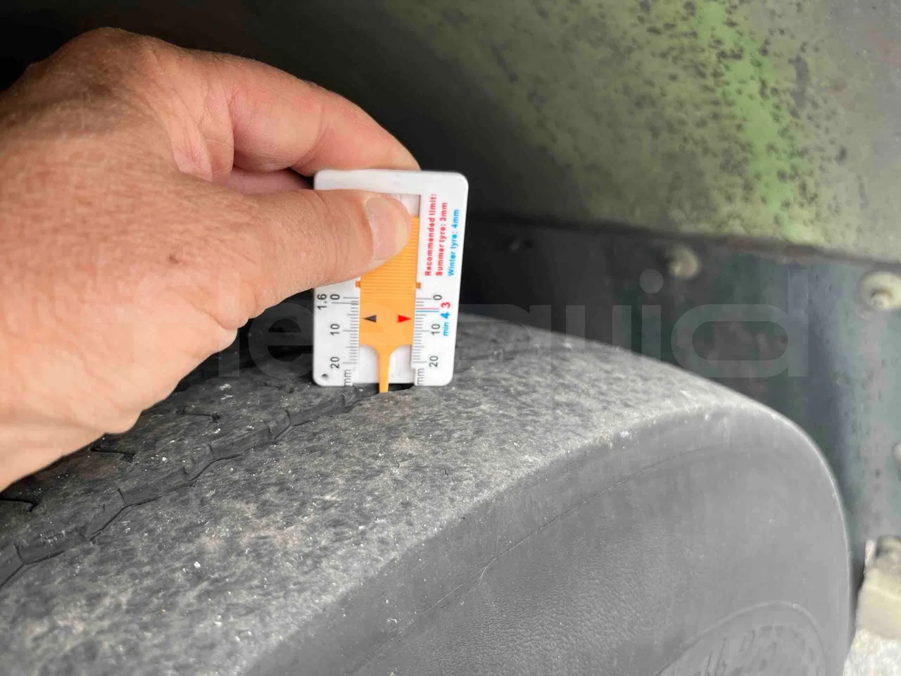Mercedes-Benz Citaro G 0530 - Euro5 - 260kW - 17.940mt - tread condition second axle tires right