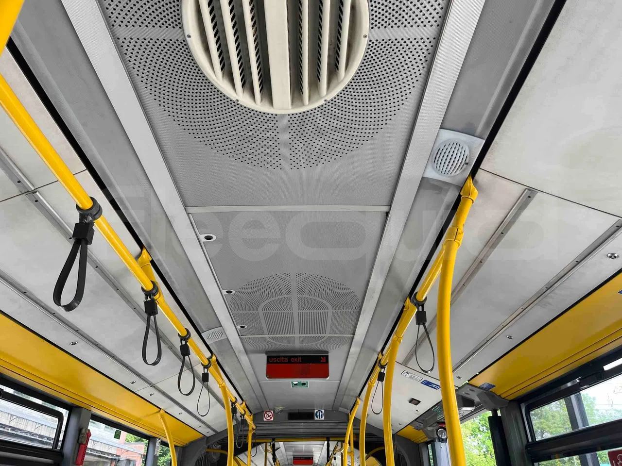 Mercedes-Benz Citaro G 0530 - Euro5 - 260kW - 17.940mt - overhead compartments photo
