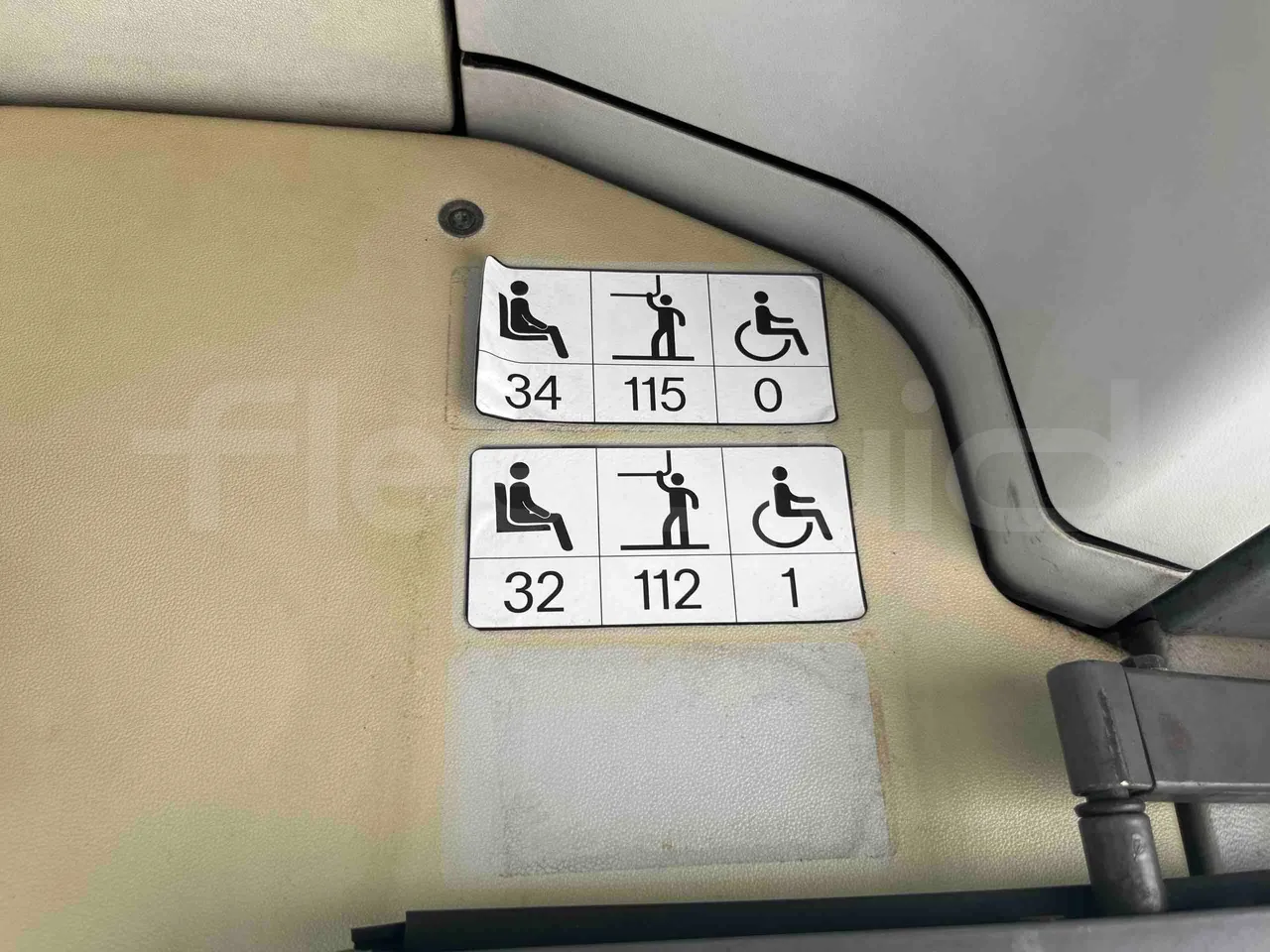 Mercedes-Benz Citaro G 0530 - Euro5 - 260kW - 17.940mt - seat plate photo