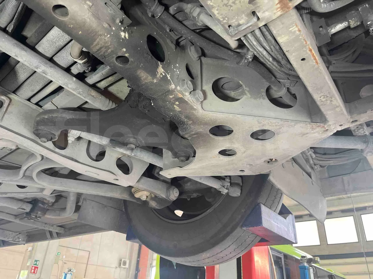 Mercedes-Benz Citaro G 0530 - Euro5 - 260kW - 17.940mt - front axle left side
