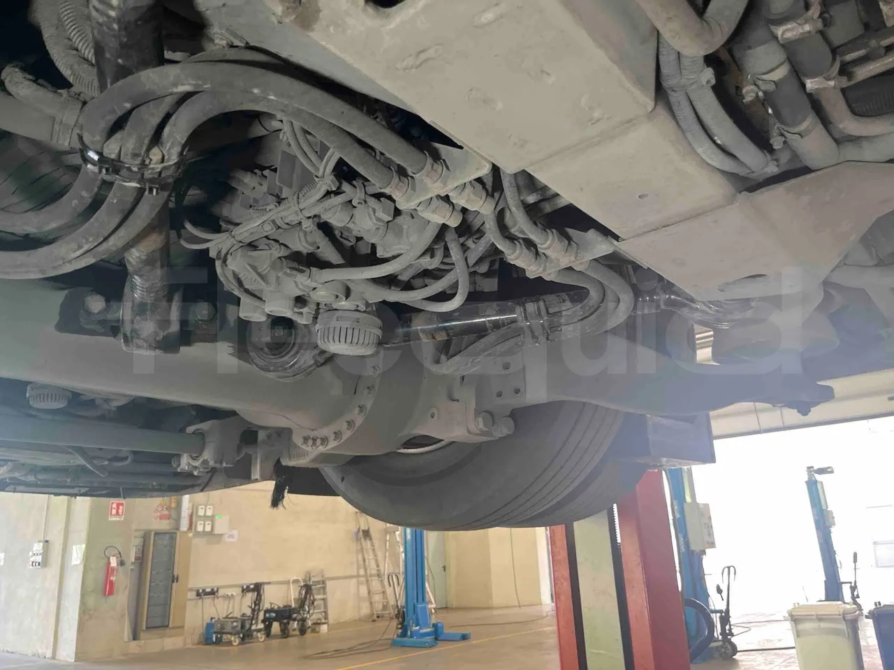 Mercedes-Benz Citaro G 0530 - Euro5 - 260kW - 17.940mt - axle 3 left side