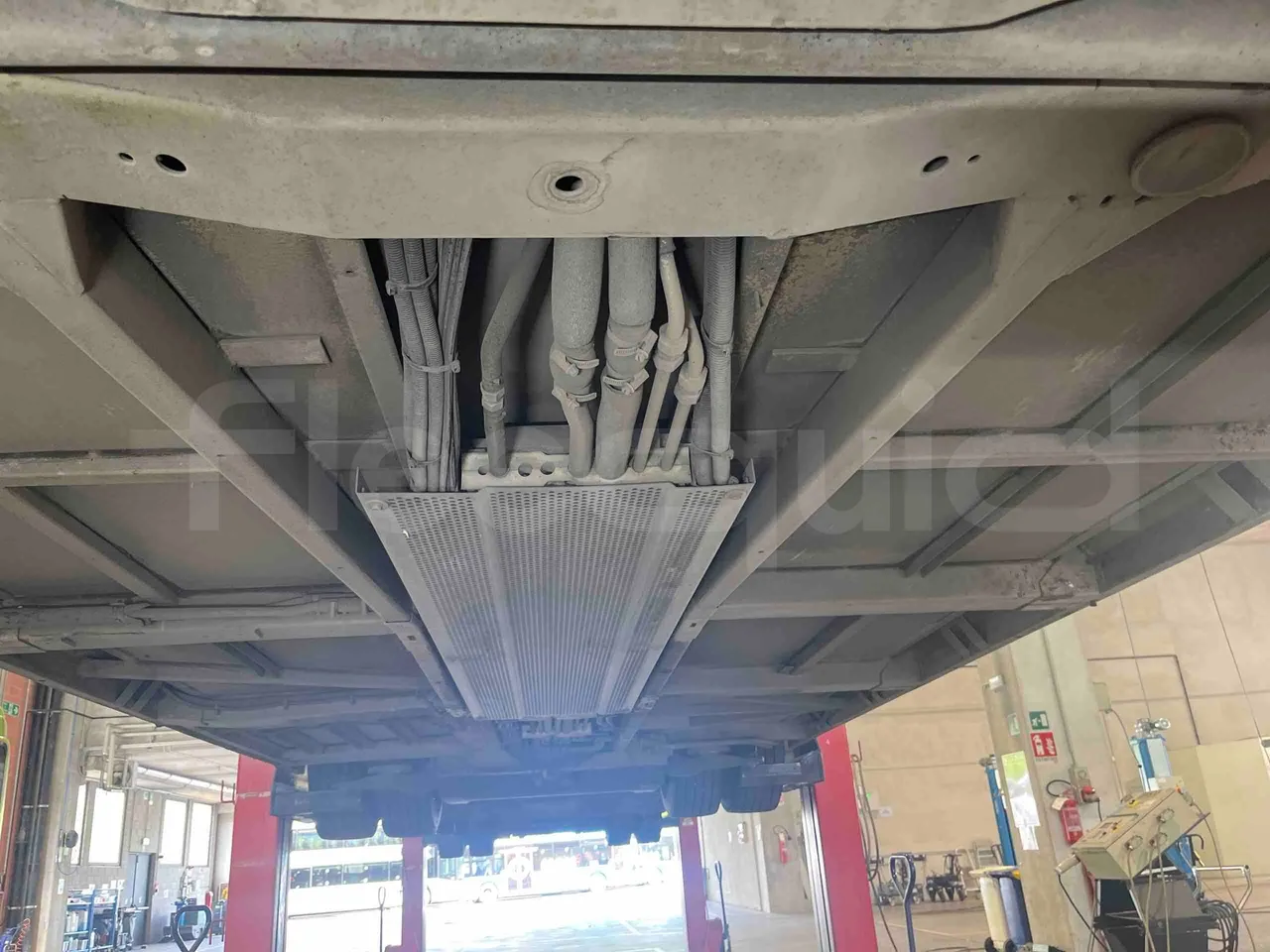 Mercedes-Benz Citaro G 0530 - Euro5 - 260kW - 17.940mt - central undercarriage photo