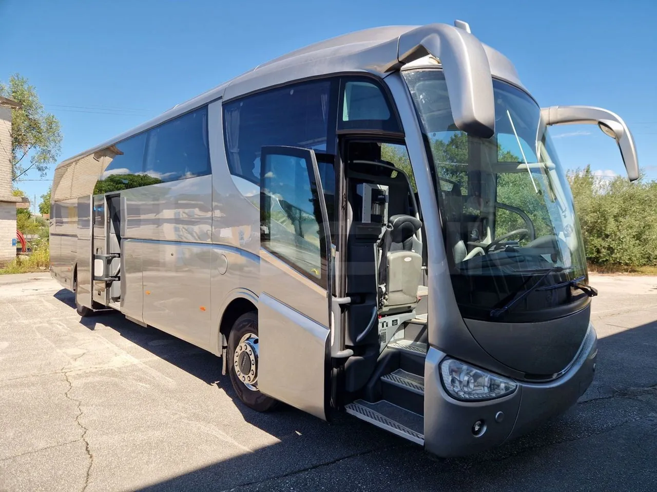Irizar Scania K440 -EUR5 -324kW -12.92m - 3/4 right front doors open