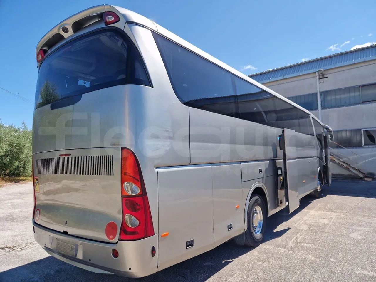 Irizar Scania K440 -EUR5 -324kW -12.92m - 3/4 right rear doors open