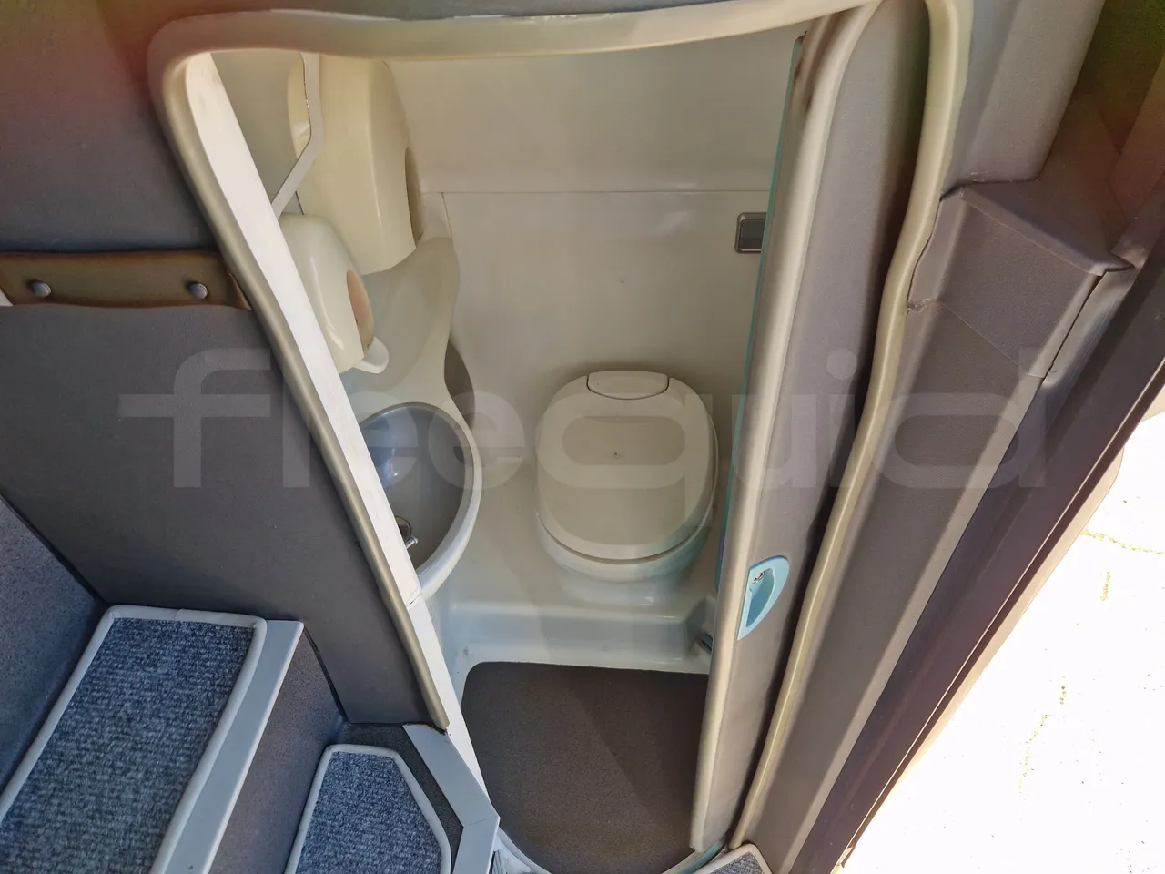 Irizar Scania K440 -EUR5 -324kW -12.92m - toilette accessories photo