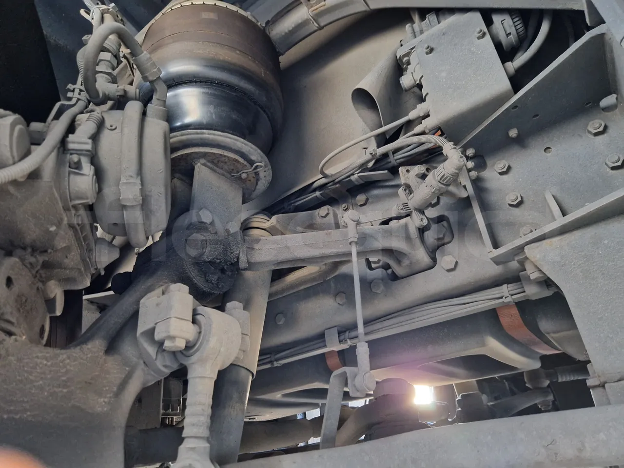 Irizar Scania K440 -EUR5 -324kW -12.92m - front air springs left
