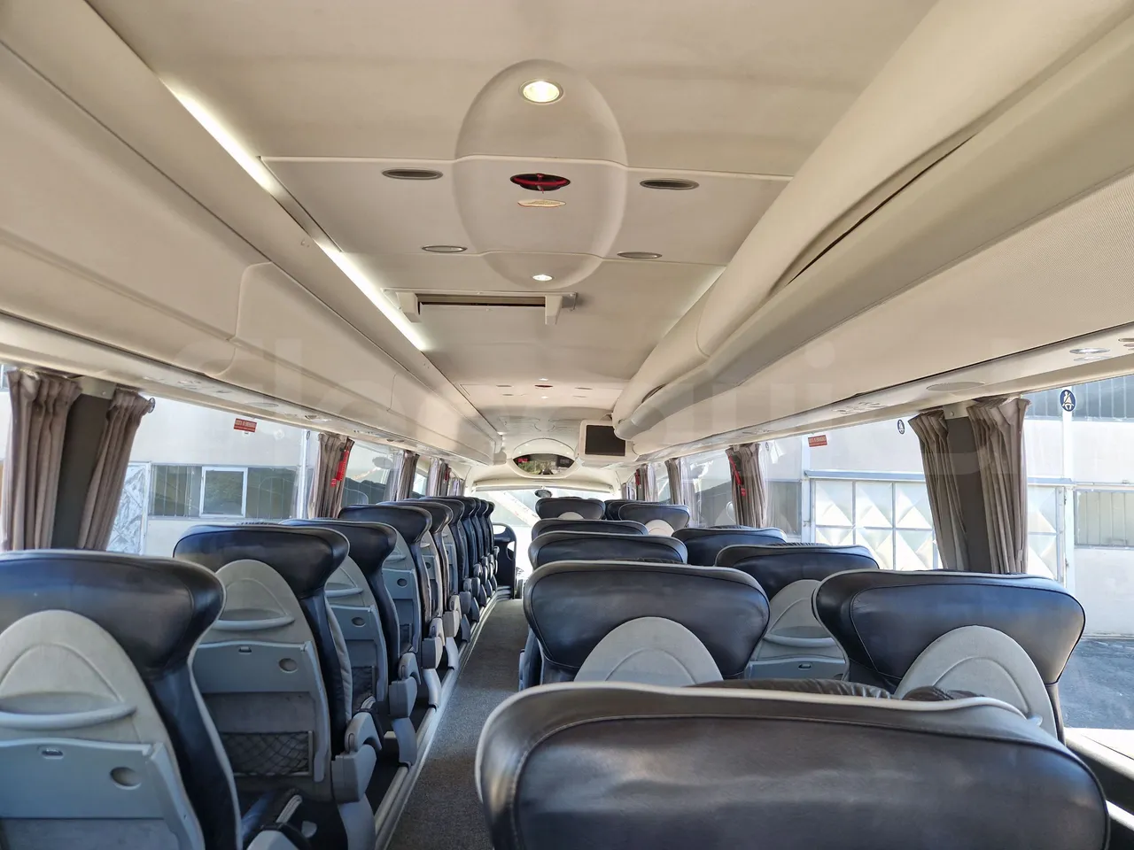 Irizar Scania K440 -EUR5 -324kW -12.92m - forward view middle aisle