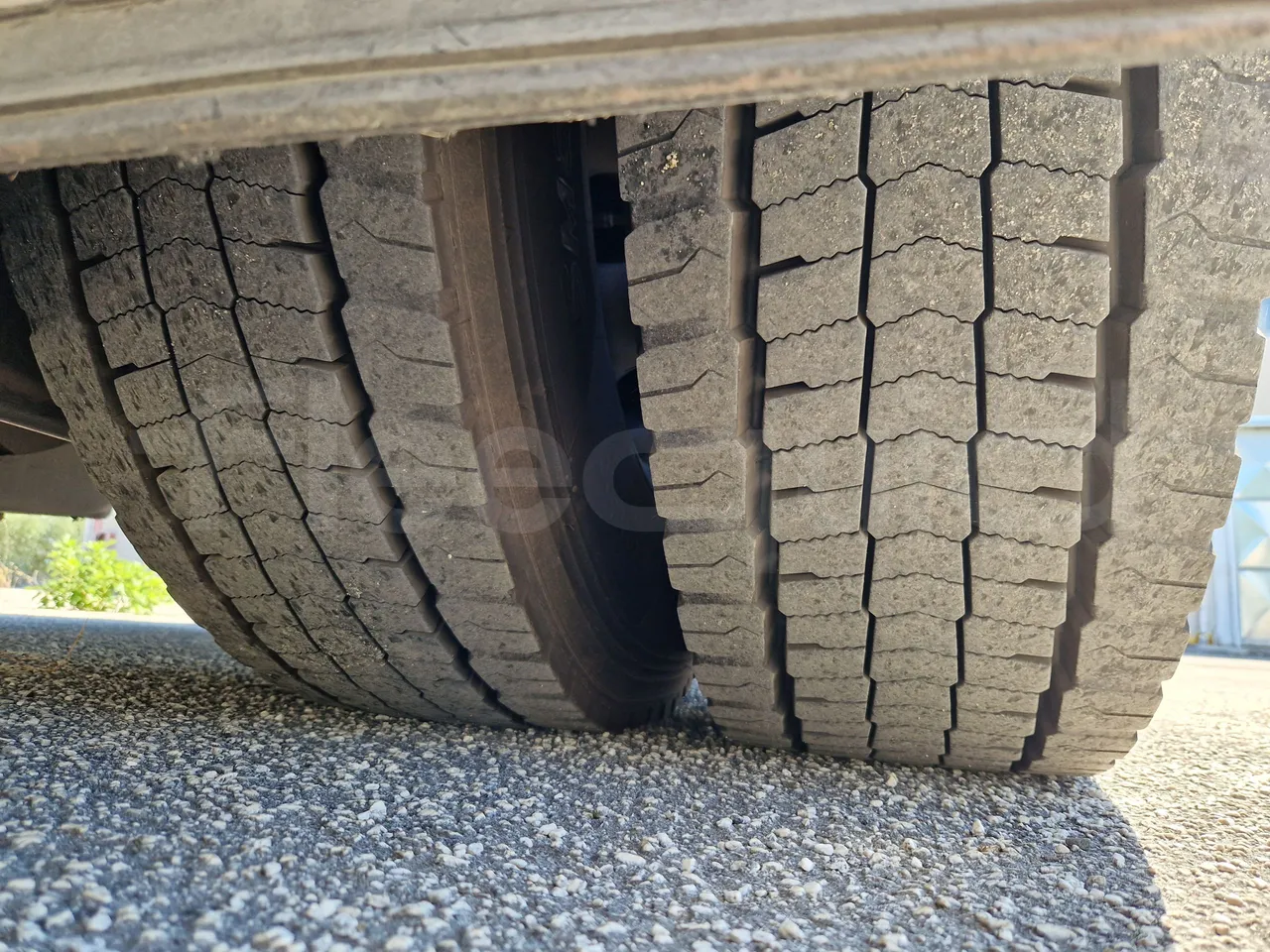 Irizar Scania K440 -EUR5 -324kW -12.92m - tread condition front tires left