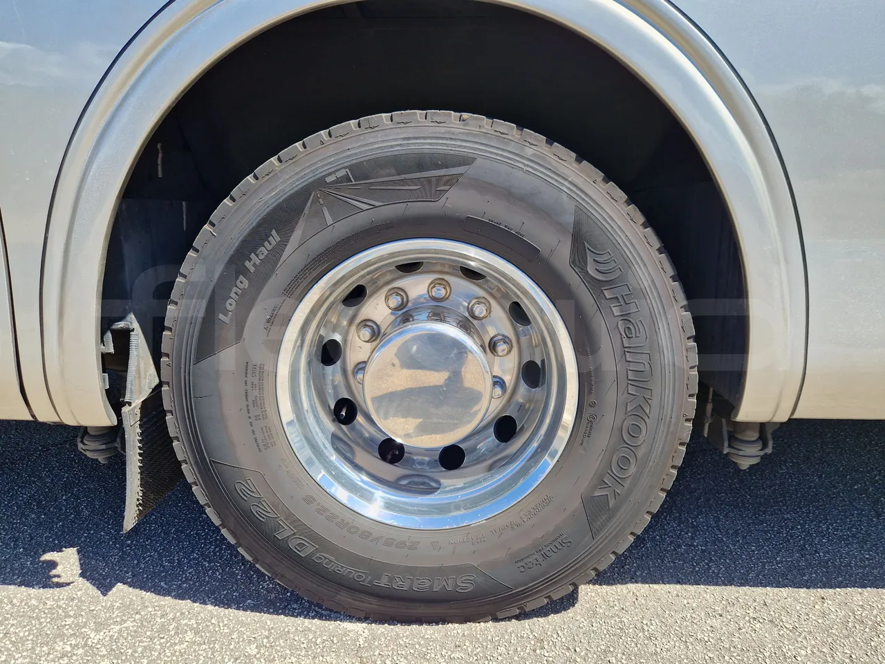 Irizar Scania K440 -EUR5 -324kW -12.92m - rear left tire photo