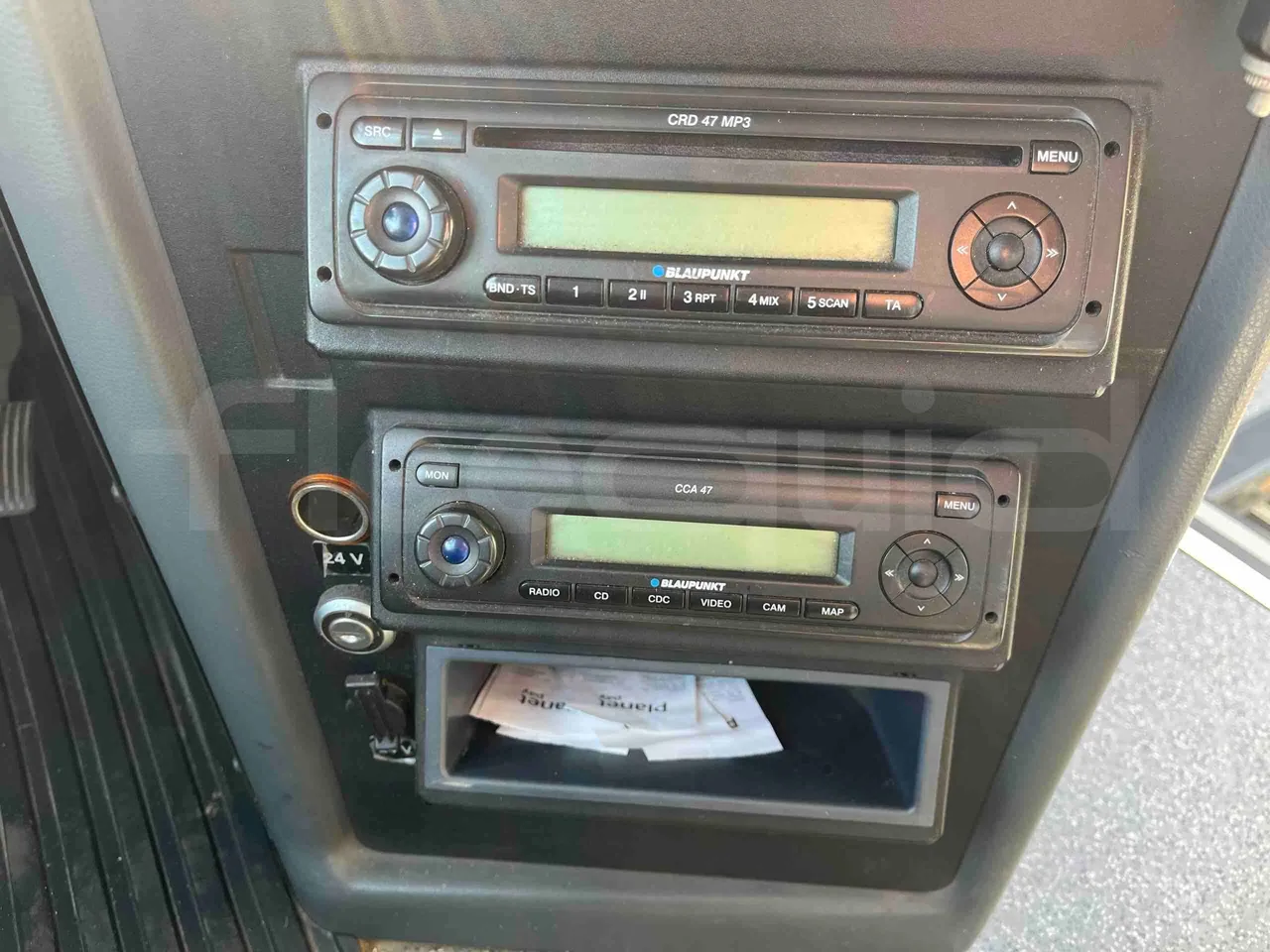 Setra S415 H - Euro 5 - 260 kW - 12.200 mt - radio accessories photo