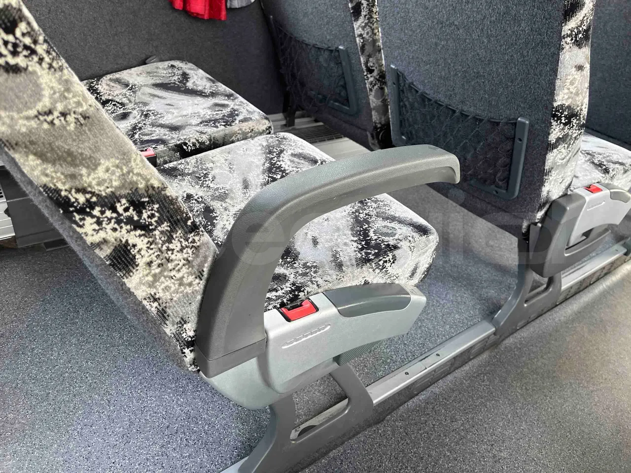 Setra S415 H - Euro 5 - 260 kW - 12.200 mt - armrest detail photo