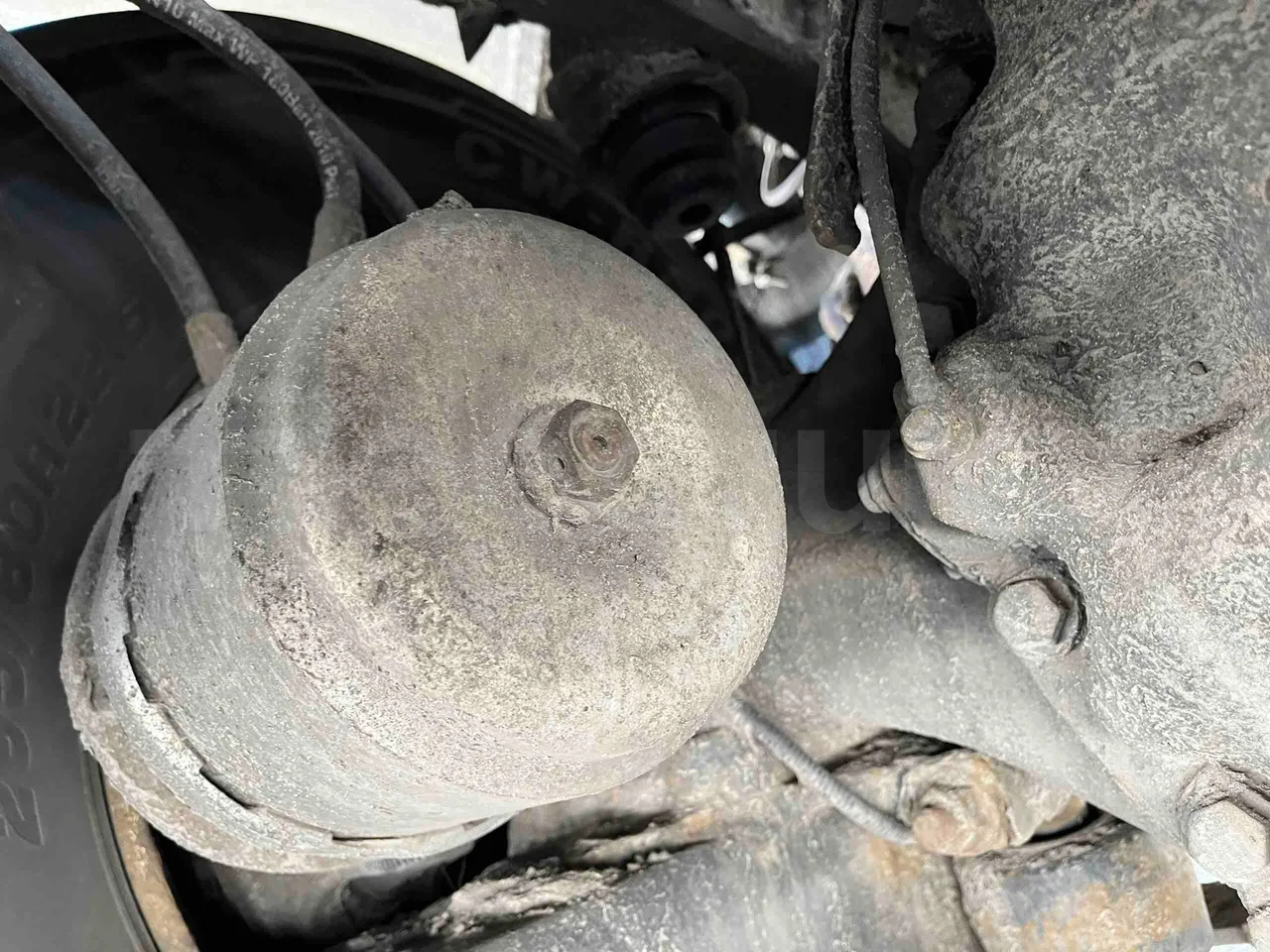 Setra S415 H - Euro 5 - 260 kW - 12.200 mt - axle 2 caliper brakes left
