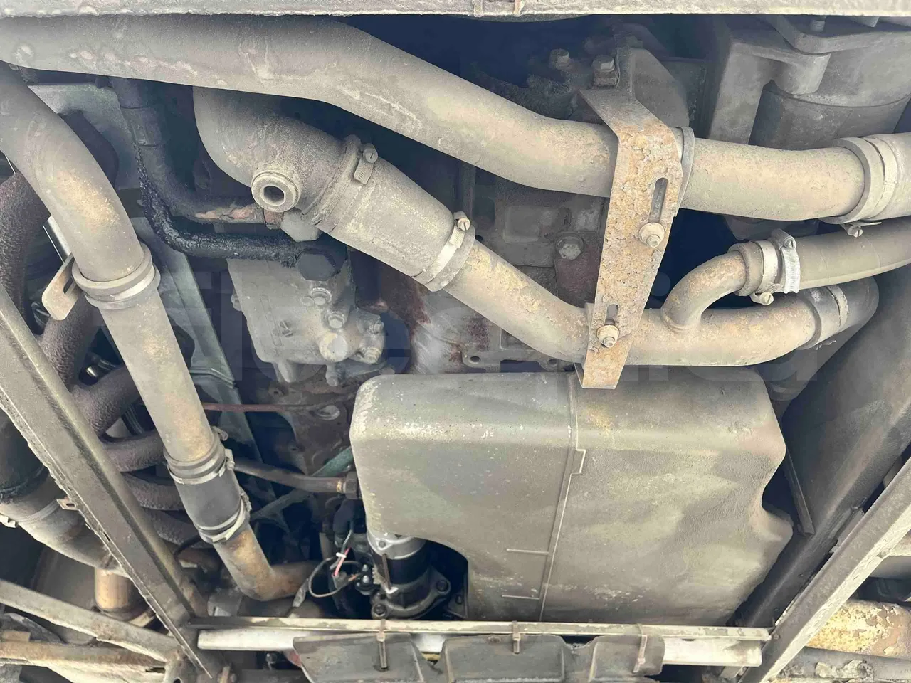 Setra S415 H - Euro 5 - 260 kW - 12.200 mt - engine without protection