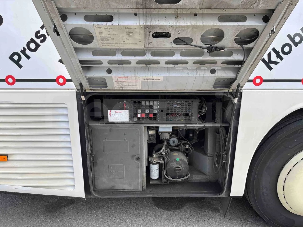 Setra S415 H - Euro 5 - 260 kW - 12.200 mt - external compartments photo
