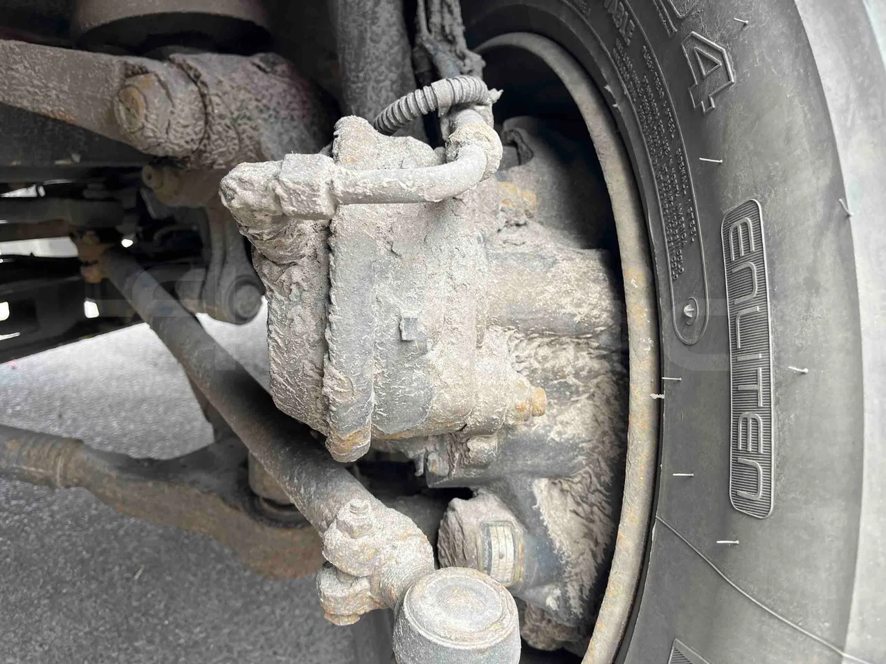 Setra S415 H - Euro 5 - 260 kW - 12.200 mt - front brake calipers left