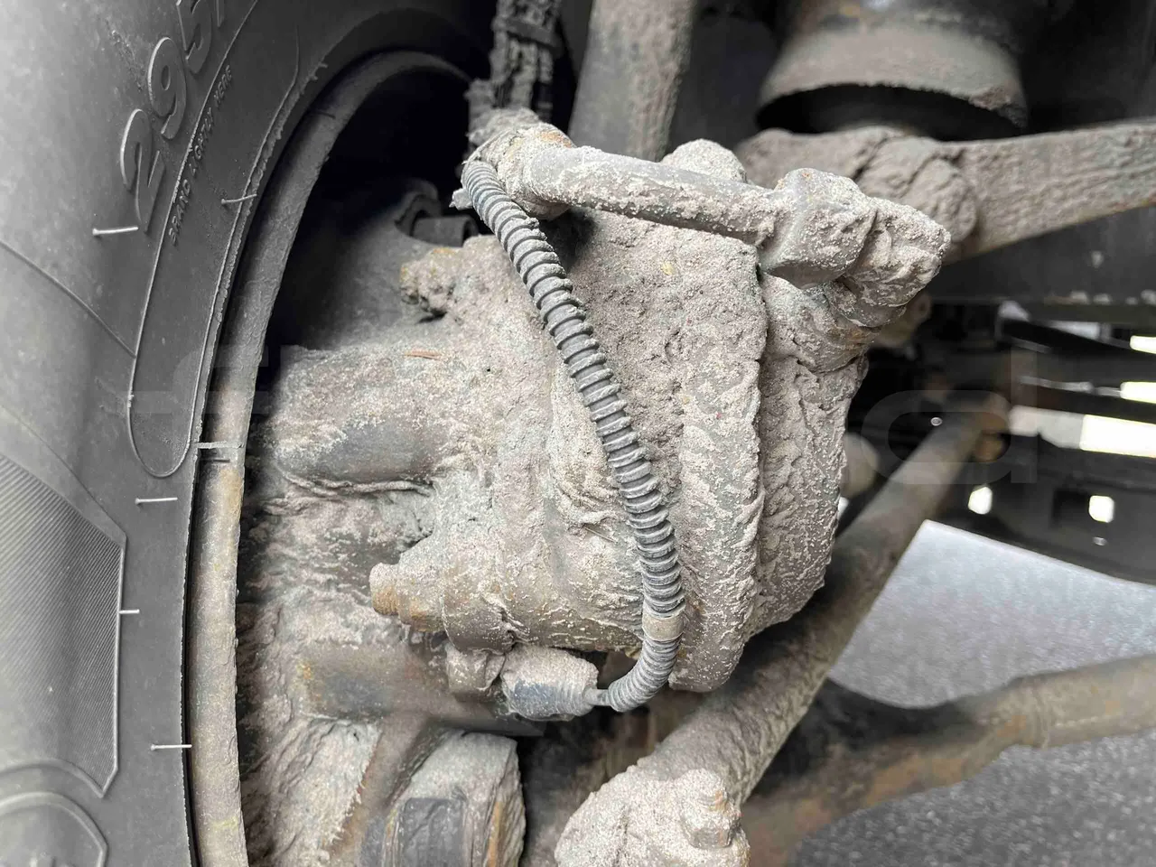 Setra S415 H - Euro 5 - 260 kW - 12.200 mt - front brake calipers right