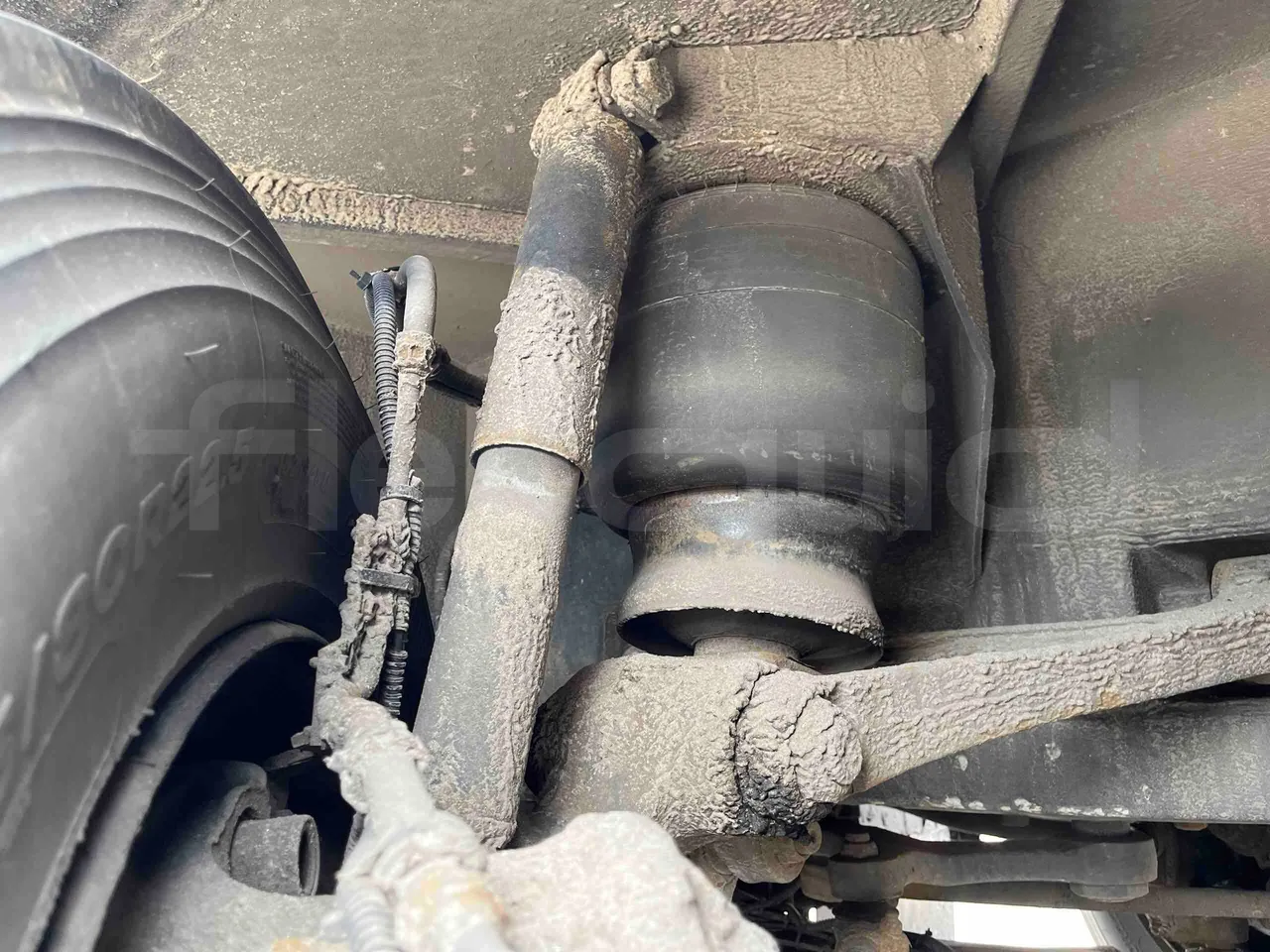 Setra S415 H - Euro 5 - 260 kW - 12.200 mt - front shock absorbers right
