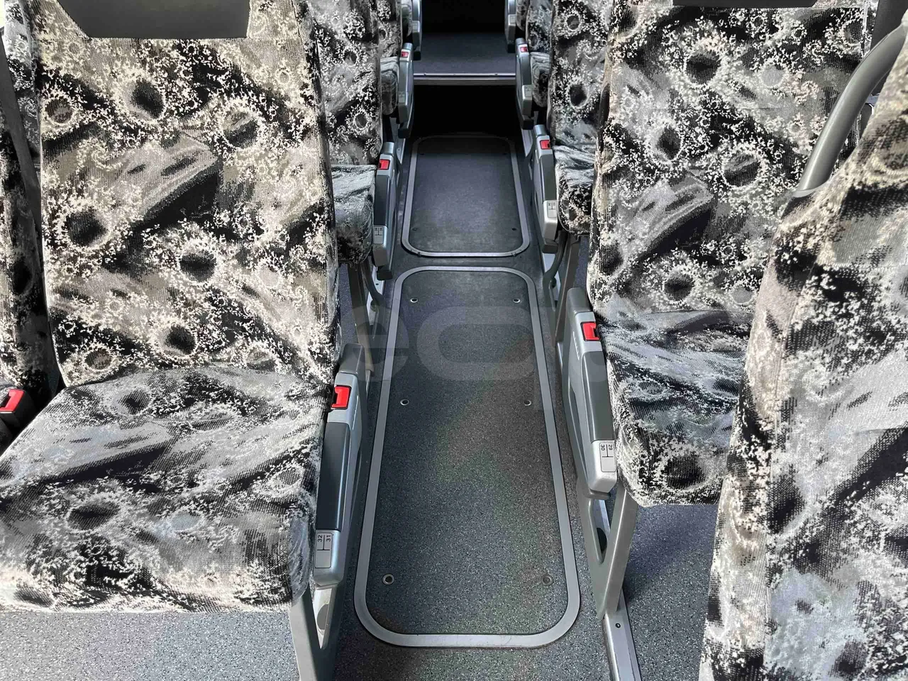 Setra S415 H - Euro 5 - 260 kW - 12.200 mt - floor hatches photo