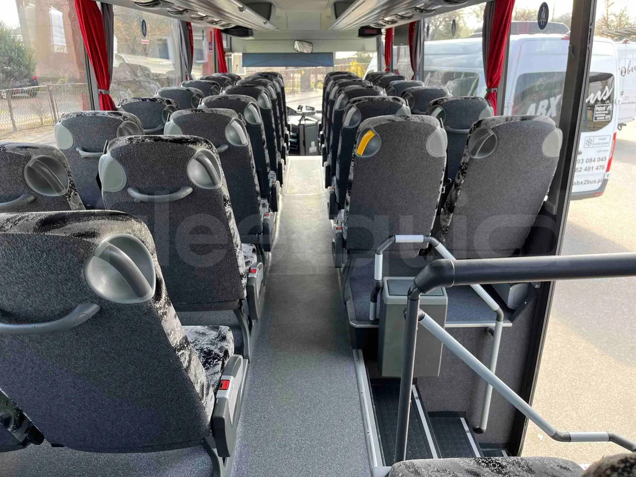 Setra S415 H - Euro 5 - 260 kW - 12.200 mt - forward view middle aisle