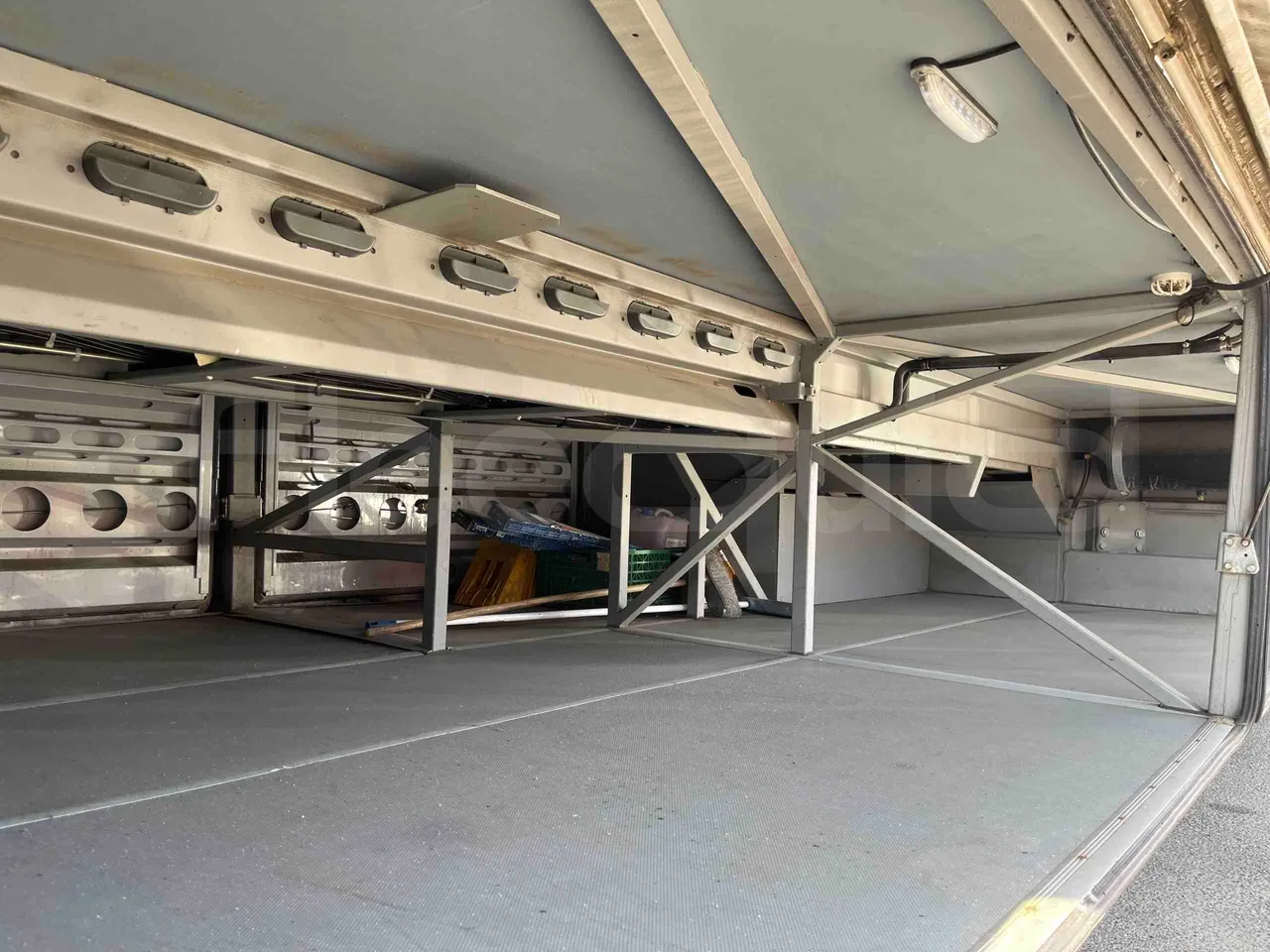 Setra S415 H - Euro 5 - 260 kW - 12.200 mt - internal frame rust check