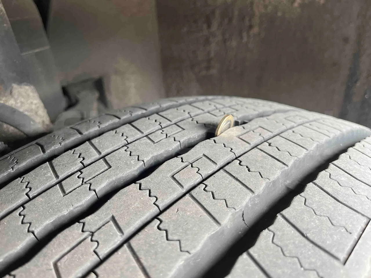 Setra S415 H - Euro 5 - 260 kW - 12.200 mt - tread condition front tires right