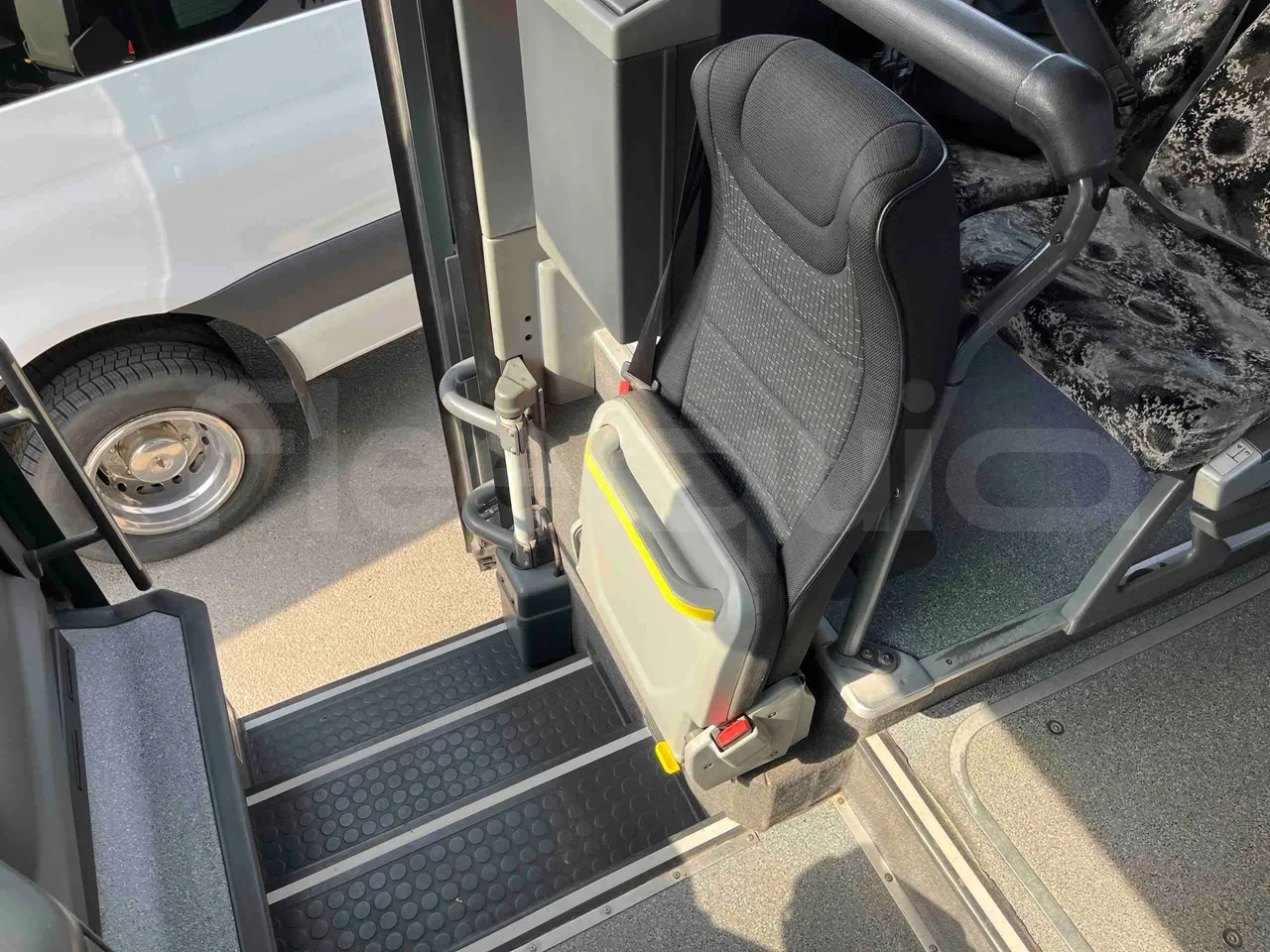 Setra S415 H - Euro 5 - 260 kW - 12.200 mt - hostess seat photo